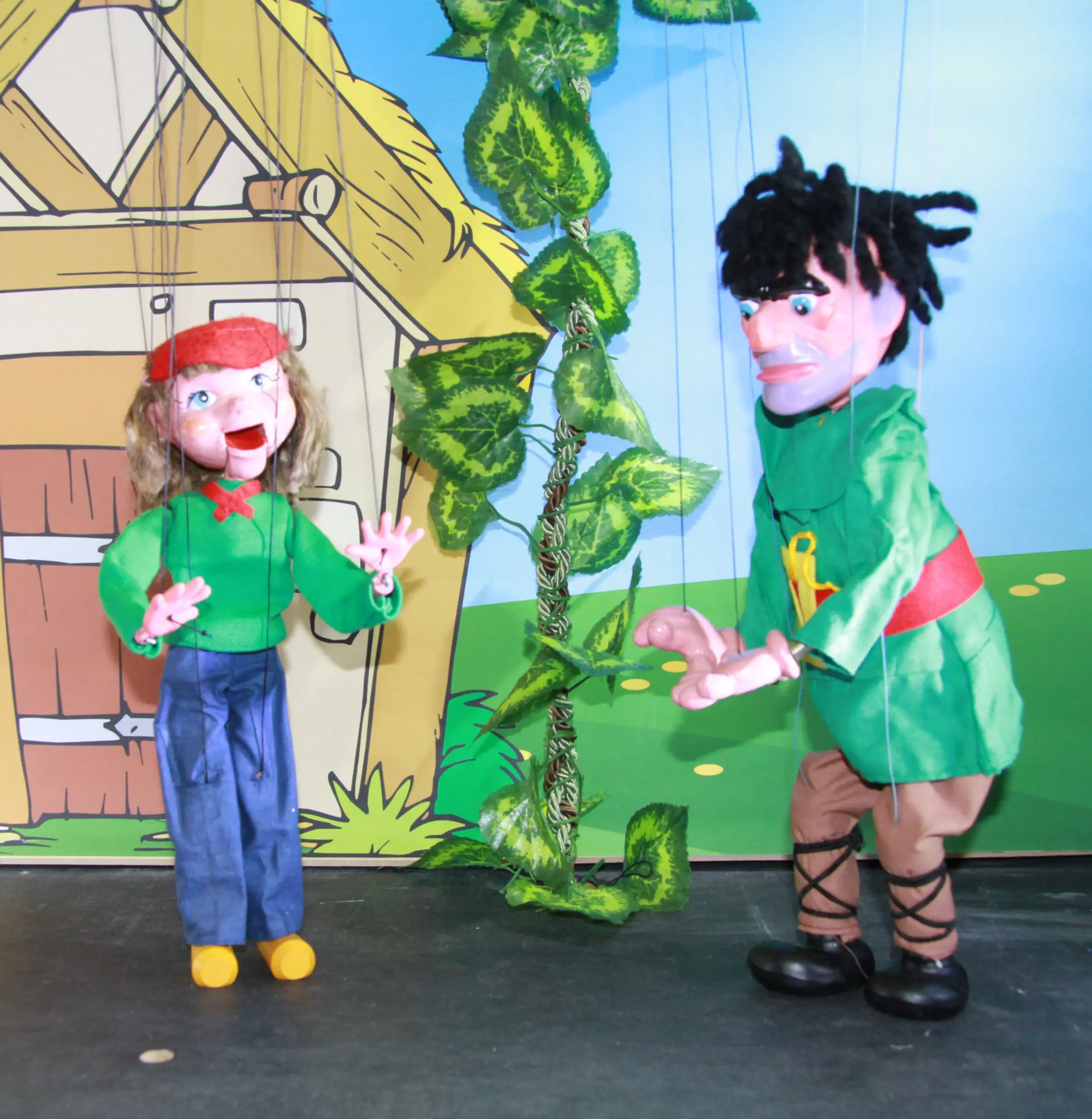 Marionette characters performing Jac & The Beanstalk.